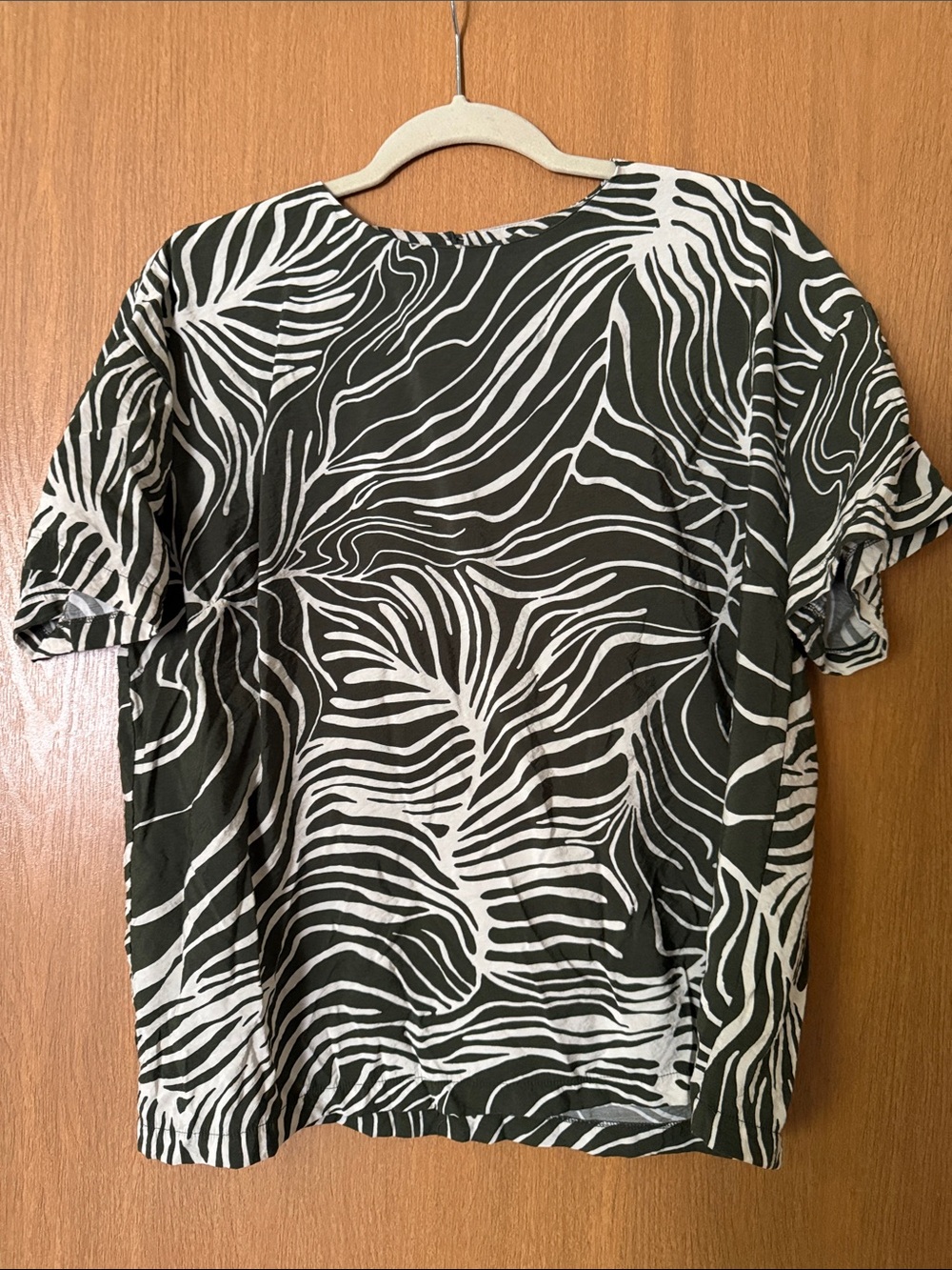 Primark Green & White Zebra‑Print Short‑Sleeve Top – Size Medium